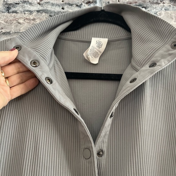 Athleta Flurry Seamless Henley Women's Light Gray Snap-Up Long Sleeve Top🔥NWOT - Picture 6 of 12